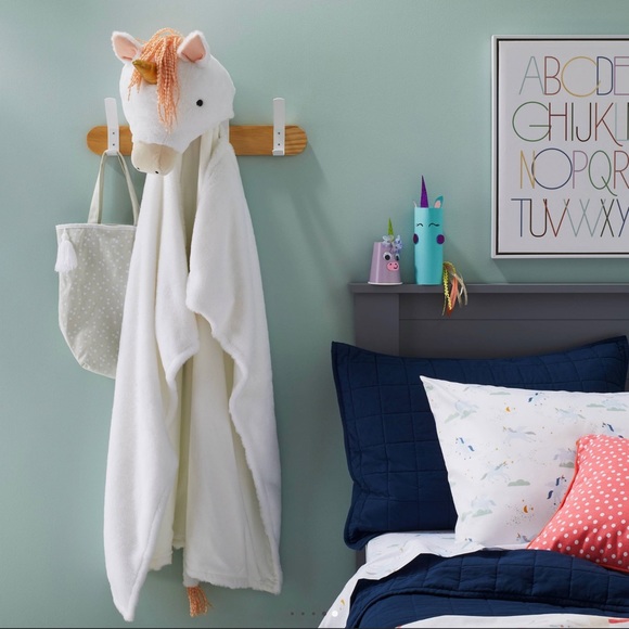 Pillowfort Animal Hooded Blanket - Unicorn - Picture 4 of 8